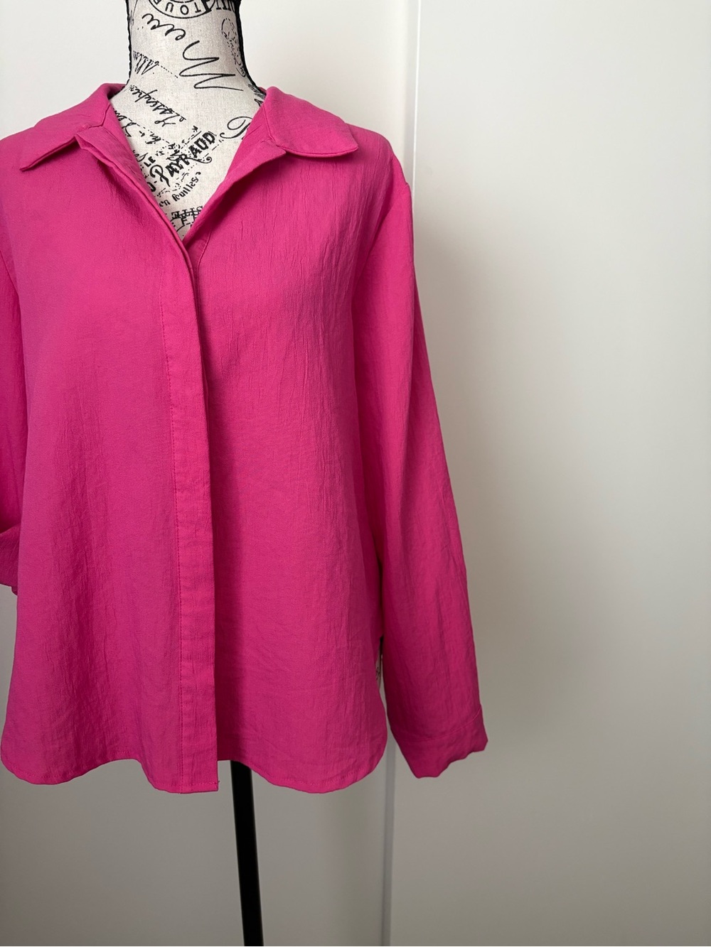Fuchsia Button-Front Collared Blouse - Picture 3 of 9